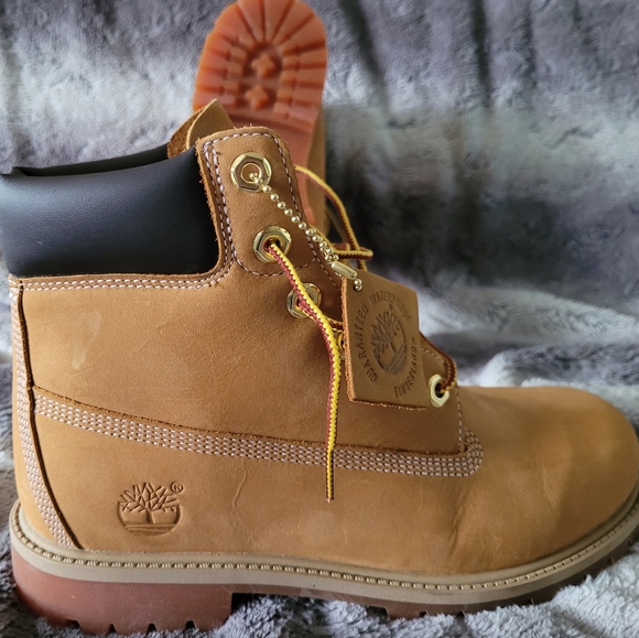 6" Timberland  Waterproof Boots in Wheat Nunuck Size 7 US - Picture 1 of 12